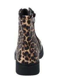 Stivale alla caviglia con stampa leopardata e dettagli neri, superficie liscia, chiusura con zip e suola in gomma. Caratterizzato da una punta rotonda e un design robusto.