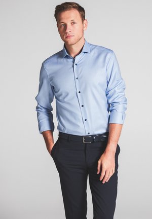SLIM FIT - Chemise - hellblau