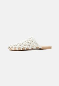 Sélectionné, off white