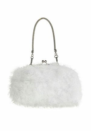 Weiße flauschige Handtasche mit silberfarbenem Metallverschluss und abnehmbarem, mit Strasssteinen verziertem Träger auf weißem Hintergrund.
