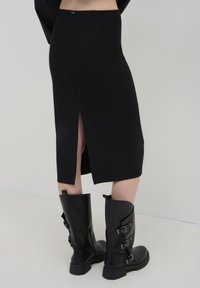 Calliope FENTE DANS LE DOS - Gonna a tubino - noir