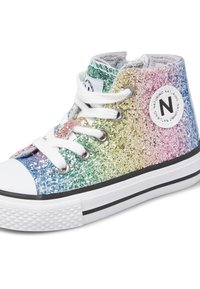 Baskets montantes avec une finition pailletée dégradée en vert, bleu, rose et jaune. Lacets blancs et coque en caoutchouc avec des rayures noires.