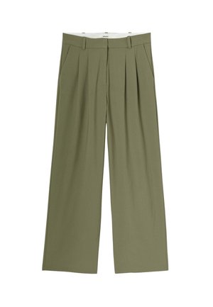 Pantalon large en tissu vert olive. Avec des plis et des poches latérales. Texture lisse avec une taille ajustée.