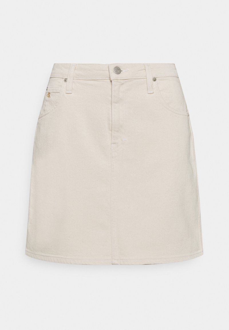 Beige denimhame, jossa on nappikiinnitys, kaksi etup pockets, suora leikkaus ja hienovaraiset ommelvedokset. Sileä pinta, jossa on minimaalista metallikoristetta.