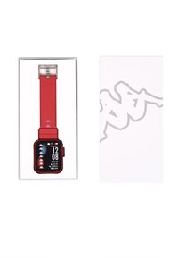 Reloj inteligente de silicona roja con una cara cuadrada negra que muestra la hora y detalles digitales, empaquetado en una caja transparente junto a una tapa de cartón blanco.