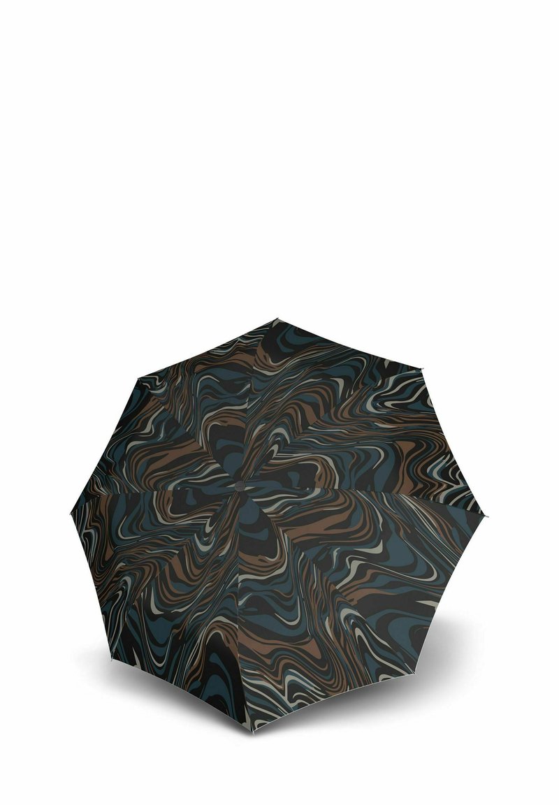 Ombrello pieghevole con un motivo marmorizzato in marrone scuro, blu e crema, dotato di un design a otto pannelli e un pulsante centrale nero.
