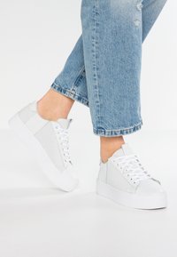 HUB Sneaker low - white