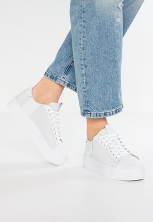 Matalavartiset tennarit - white