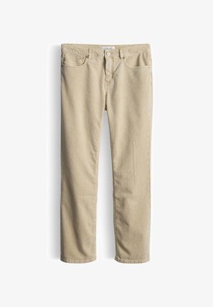 Pantaloni in cotone beige con un design a gamba dritta, cinque tasche e una chiusura con bottone metallico in vita. Texture morbida e dettagli minimi.