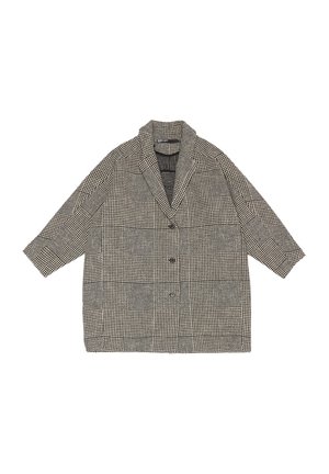 Płaszcz w czarno-białą kratę o luźnym kroju, szerokie klapy i trzy guziki na przodzie. Wykonany z fakturowanej tkaniny.