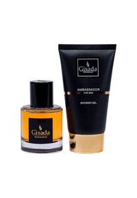L'ensemble Gisada Ambassador for Men comprend une bouteille en verre clair de parfum ambré et un tube noir de gel douche avec des accents dorés.