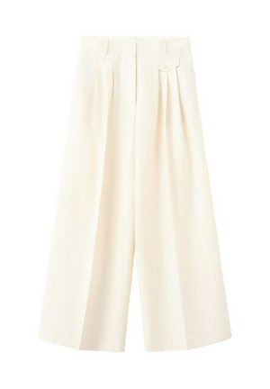 Pantalones crema de pierna ancha y talle alto con pliegues delanteros, cinturilla con trabillas para cinturón y un pequeño bolsillo con solapa en el lado derecho.