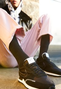 Nike Sportswear DBREAK-TYPE - Sapatilhas - black/white