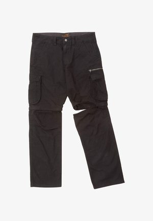 Pantalones cargo negros con múltiples bolsillos y una cremallera en las rodillas para convertirlos en pantalones cortos.