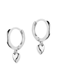 Srebrne kolczyki w kształcie obręczy z błyszczącym sercem, gładką teksturą, okrągłym kształtem i polerowanym wykończeniem. Idealne do dodania delikatnego akcentu.