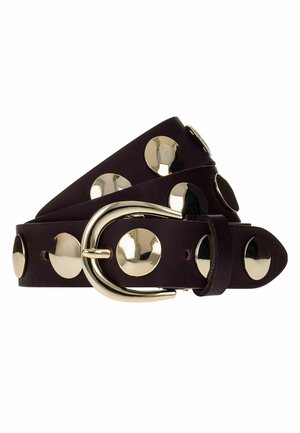 Cintura in pelle scura arrotolata, decorata con grandi borchie rotonde dorate e lucide e una fibbia dorata.