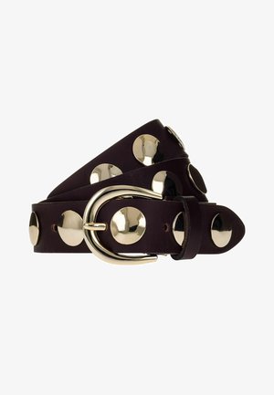 Dunkler Ledergürtel, zusammengerollt, verziert mit großen, runden, glänzenden goldenen Nieten und einer goldenen Schnalle.