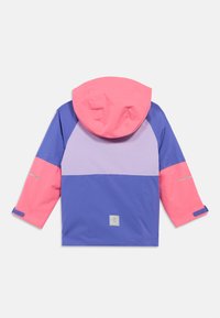 Παιδικό μπουφάν με μπλοκ χρωμάτων σε μπλε, ροζ και λιλά, με ενσωματωμένη κουκούλα, κλεισίματα καρπού με βέλκρο και ανακλαστικές λεπτομέρειες στα μανίκια και στην πλάτη.