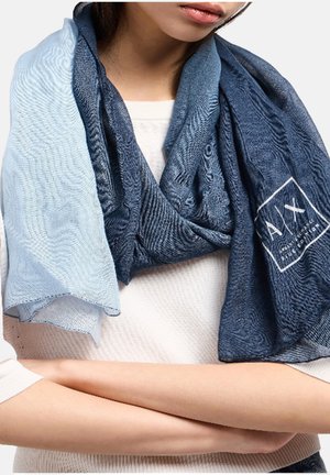 Sciarpa a gradiente blu con motivo testurizzato, materiale leggero e una accentatura con logo in un quadrato. Drappeggiata intorno alle spalle.