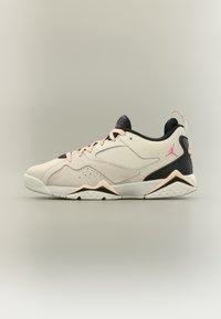 Nem kiválasztott, pale ivory/pinksicle/black/crimson tint