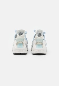 Nike Sportswear AIR HUARACHE - Sapatilhas - aura/summit white/ocean cube/black