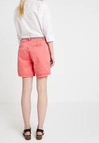 Esprit Shorts - coral