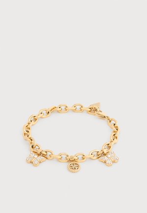 Βραχιόλι αλυσίδα από χρυσό με δύο μπρελόκ πεταλούδες επενδυμένες με κρύσταλλα και ένα στρογγυλό μπρελόκ με χαραγμένο λογότυπο.