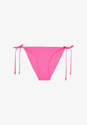 Helle pinkfarbene Bikinihose mit verstellbaren Seitenschnüren und kleinen Metallakzenten auf weißem Hintergrund.