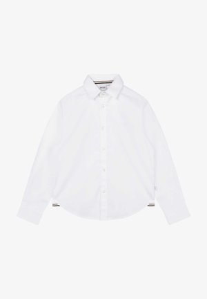 Chemise blanche à manches longues en tissu lisse. Caractéristiques d'un col boutonné, d'une patte de boutonnage à l'avant et d'un logo discret sur la poitrine.