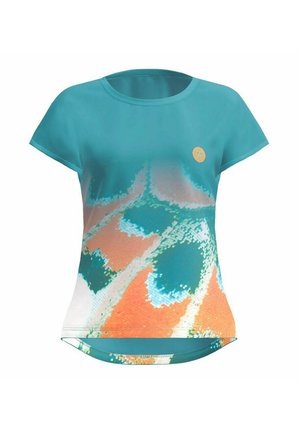 Türkises T-Shirt mit kurzen Ärmeln und einem verlaufsförmigen Design, das orange und blaue abstrakte Muster zeigt. Enthält ein kleines oranges Logo auf der Vorderseite.