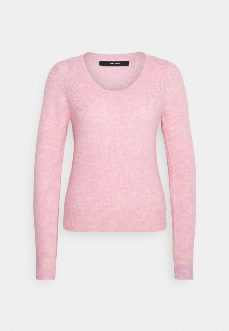 Pull en maille rose pâle à manches longues, col arrondi et poignets côtelés. Texture douce avec un aspect légèrement duveteux.