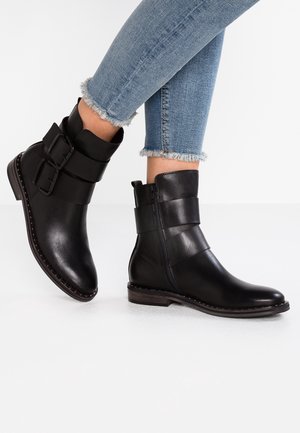 Botines camperos - black