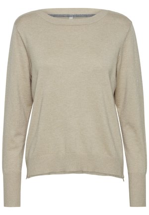 Suéter de punto beige con cuello redondo, mangas largas, puños y dobladillo acanalados. Presenta aberturas laterales y una textura suave.