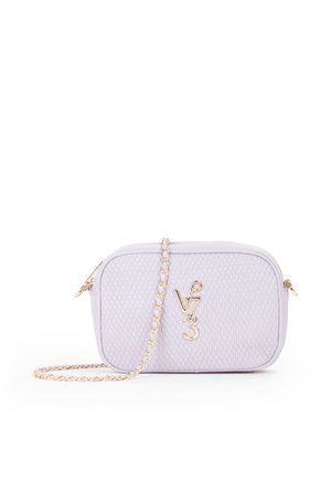 Piccola borsa a tracolla lavanda con superficie strutturata, tracolla a catena dorata e logo V73 dorato sul davanti.