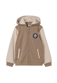 Brun zip-up hættetrøje med en beige hætte og ærmer, prydet med et rundt logo-lap på brystet. Blødt stof, med sidelommer og ribbede manchetter.