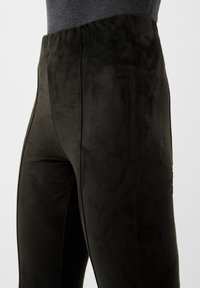 s.Oliver IN SCHLICHTEM DESIGN - Legging (type pantalon) - schwarz