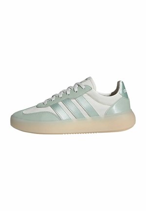 adidas Sportswear, ADIDAS SPORTSWEAR BARREDA DECODE SHOES - Scarpe da allenamento - core white   linen green met   core white