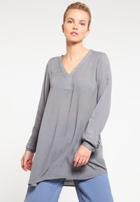 Kaffe KAAMBER V-NECK - Túnica - smoked pearl