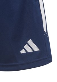 adidas Performance TIRO 23 CLUB - Pantalón corto de deporte - team navy blue/white