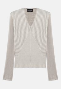 Světle šedý svetr s výstřihem do V, který má vertikální žebrovanou strukturu, dlouhé rukávy a zkrácený design. Na štítku je nápis "Emporio Armani."