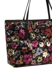 Borsa tote nera ricoperta di paillettes multicolori con motivi floreali. Presenta toppe decorative e una forma rettangolare con due manici.