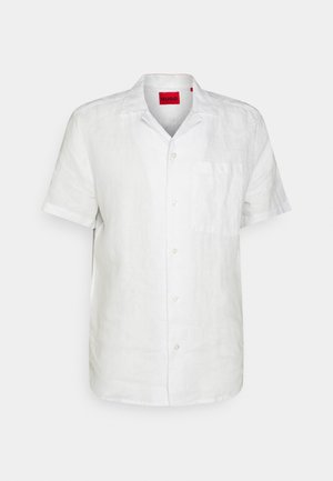 Biela krátka polokošeľa z ľanu, so špicatým golierom, prednou vreckom a zapínaním na gombíky. Ľahká textúra s minimálnymi vzormi.