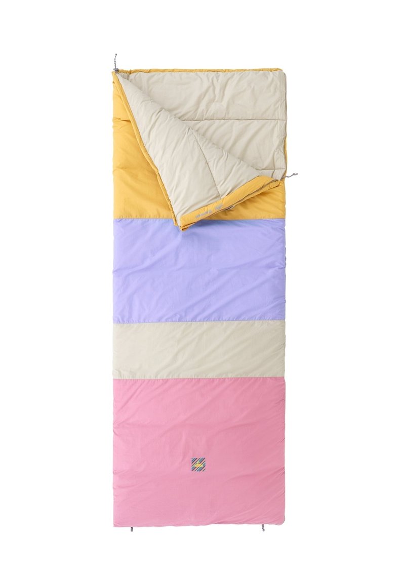 Rechthoekige slaapzak in geel, lichtbruin, lavendel en roze; met een gladde stof met een geboord patroon en ritssluiting.
