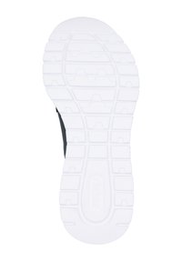 Chaussure noire avec une semelle en caoutchouc texturée présentant un motif de bande de roulement blanc. La tige est élégante avec un matériel minimal et sans accents visibles.