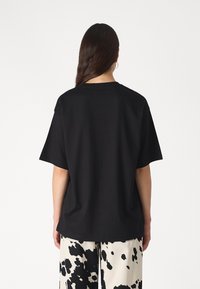 JJXX JXALVA LOOSE PRINT TEE - Jednoduché tričko - black