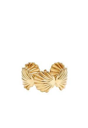 Goldenes Manschettenarmband mit mehreren polierten Muschelformen, die in einem durchgehenden kreisförmigen Muster angeordnet sind.