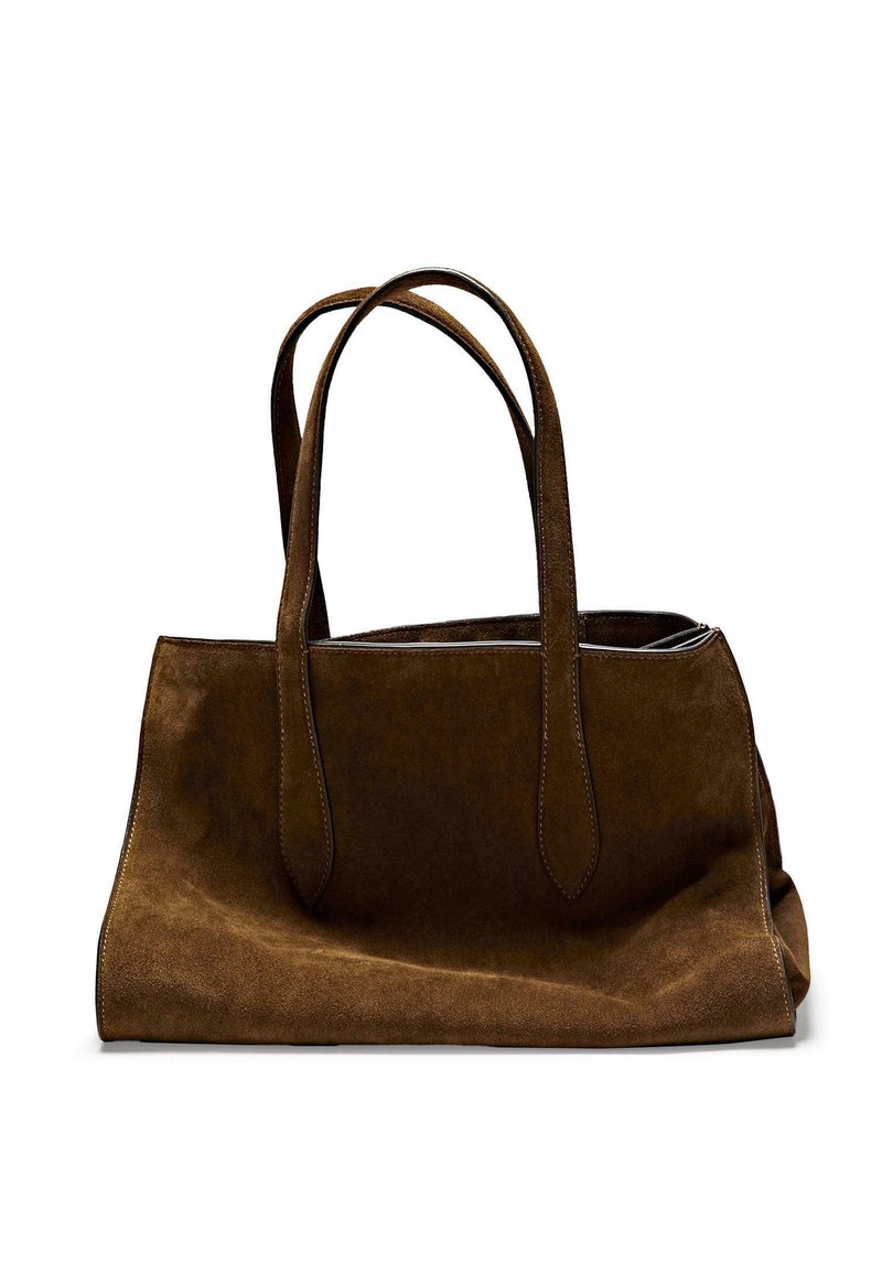 Sac fourre-tout en suede marron avec deux longues anses, forme rectangulaire, texture lisse et détails de couture minimaux. Design ouvert, aucun matériel visible.