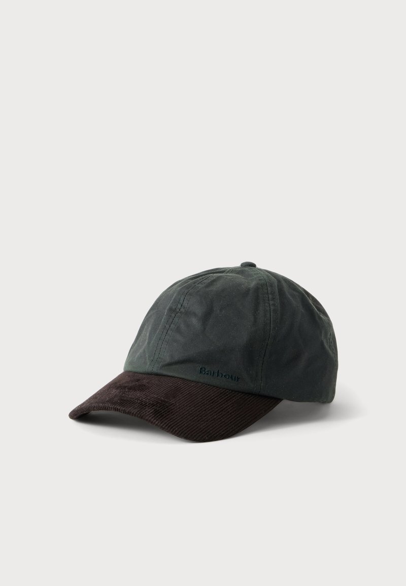 Casquette de baseball en tissu vert foncé avec une visière en velours côtelé brun foncé et un logo "Barbour" discret sur le panneau avant.