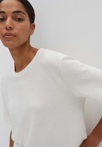 someday. KURZARM KALINIE - T-shirt basic - milk