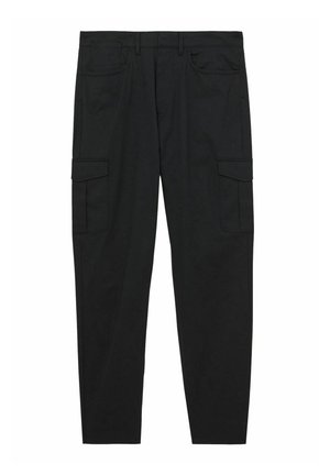 Pantaloni cargo negri cu picioare drepte, dotati cu buzunare frontale, buzunare laterale cu clapetă, bucle pentru curea și închidere cu fermoar.
